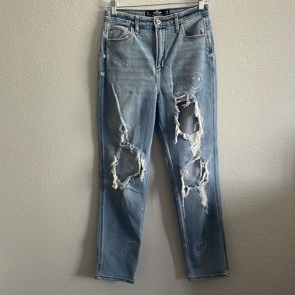 Hollister Ultra High Rise Mom Jeans Size 3R - Picture 1 of 9